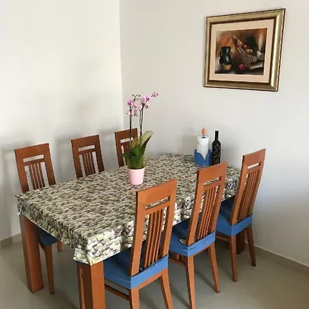 Volarevic Apartamento *